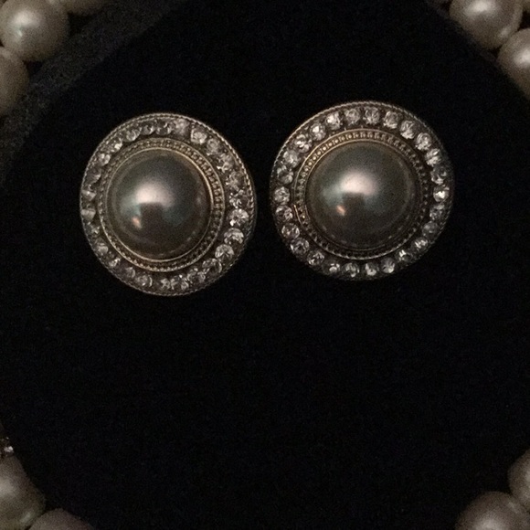 Pearl and Austrian Crystals Necklace and Earrings - Picture 2 of 2